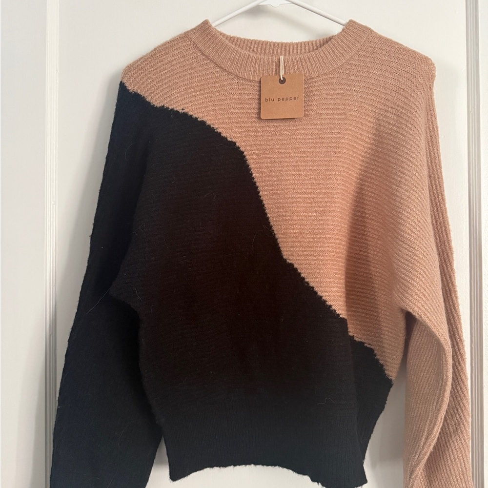 Blu Pepper Women's Color Block Sweater - Black and Tan